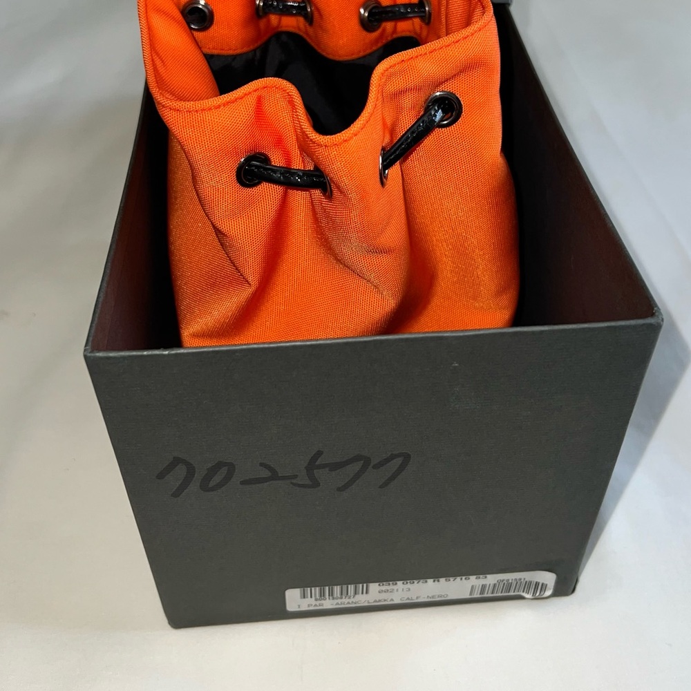 ❌❌SOLD❌❌Authentic Unused Preloved Gucci Drawstring Purse with BoX included - Picture 2 of 15
